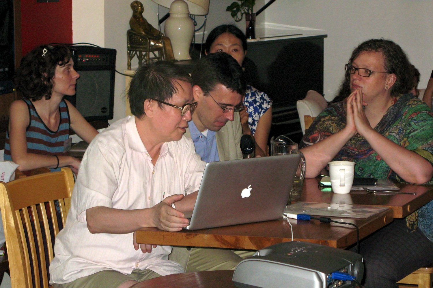 2012-06-NewEuroConf_QinHui1